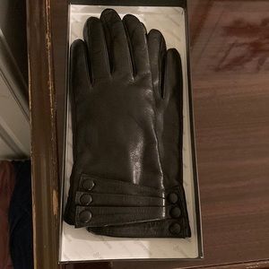 Leather gloves